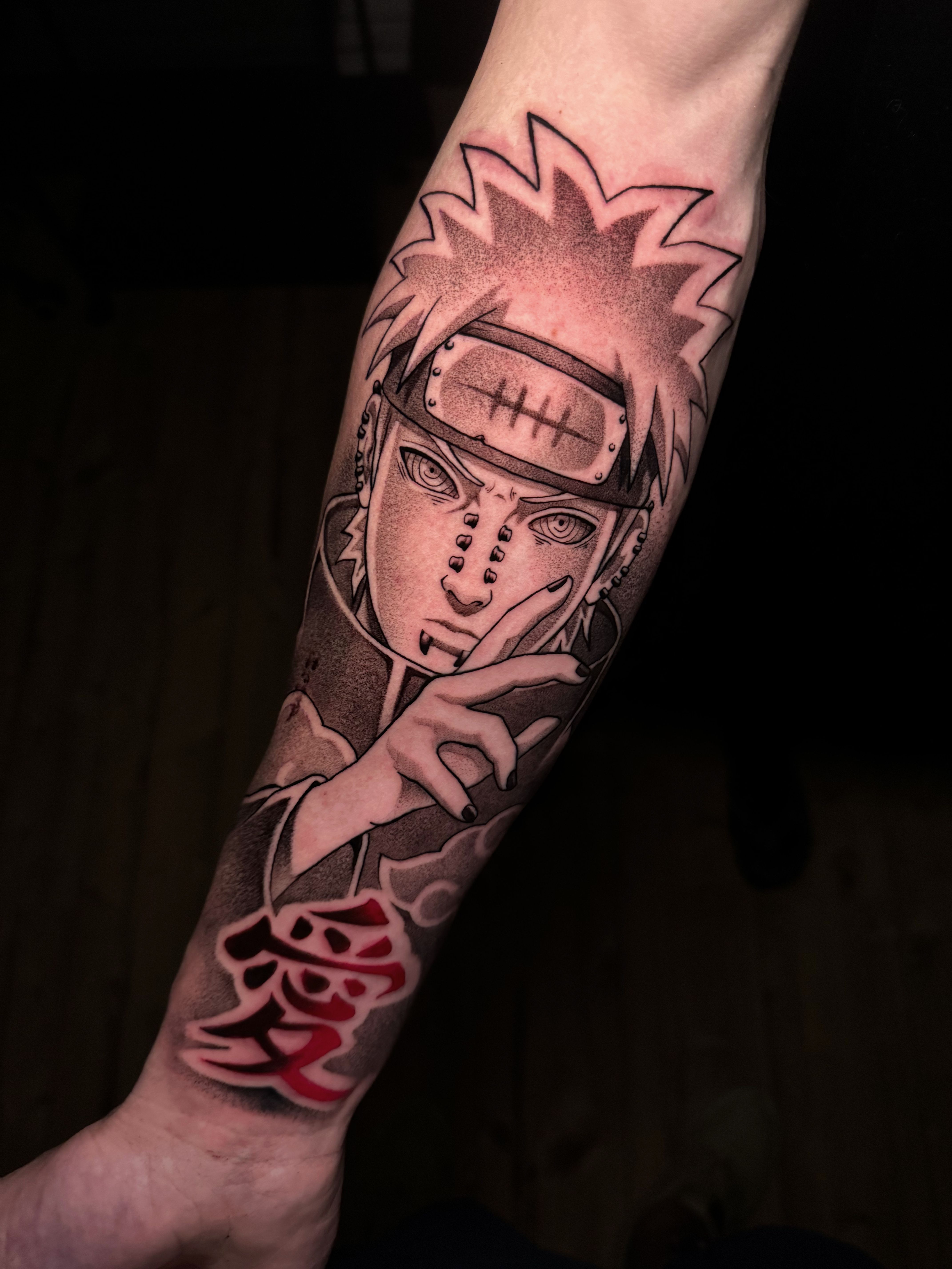Tatuaje anime en blanco y negro realizado en Madrid