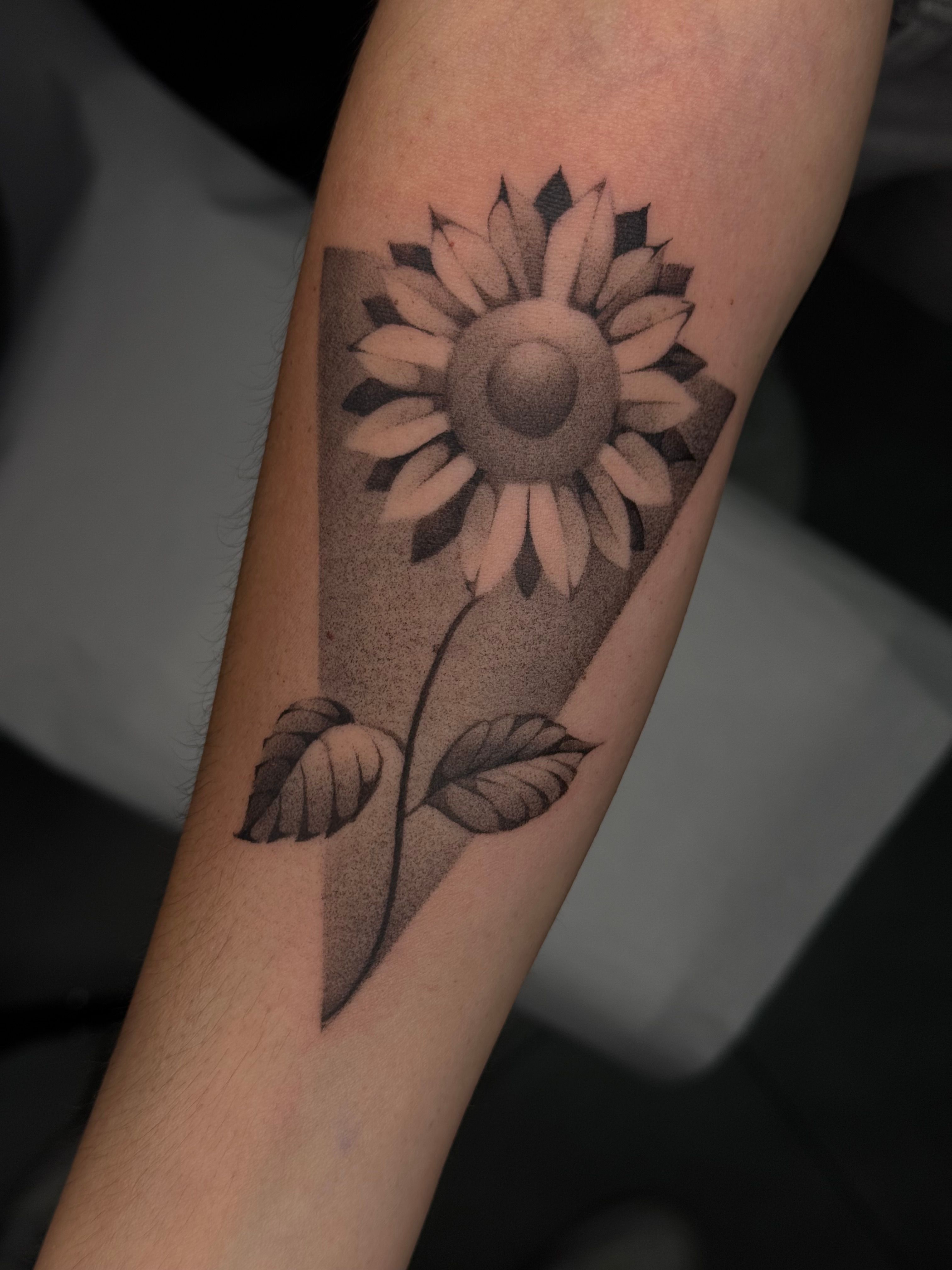 Tatuaje anime a color con detalle realizado en Madrid