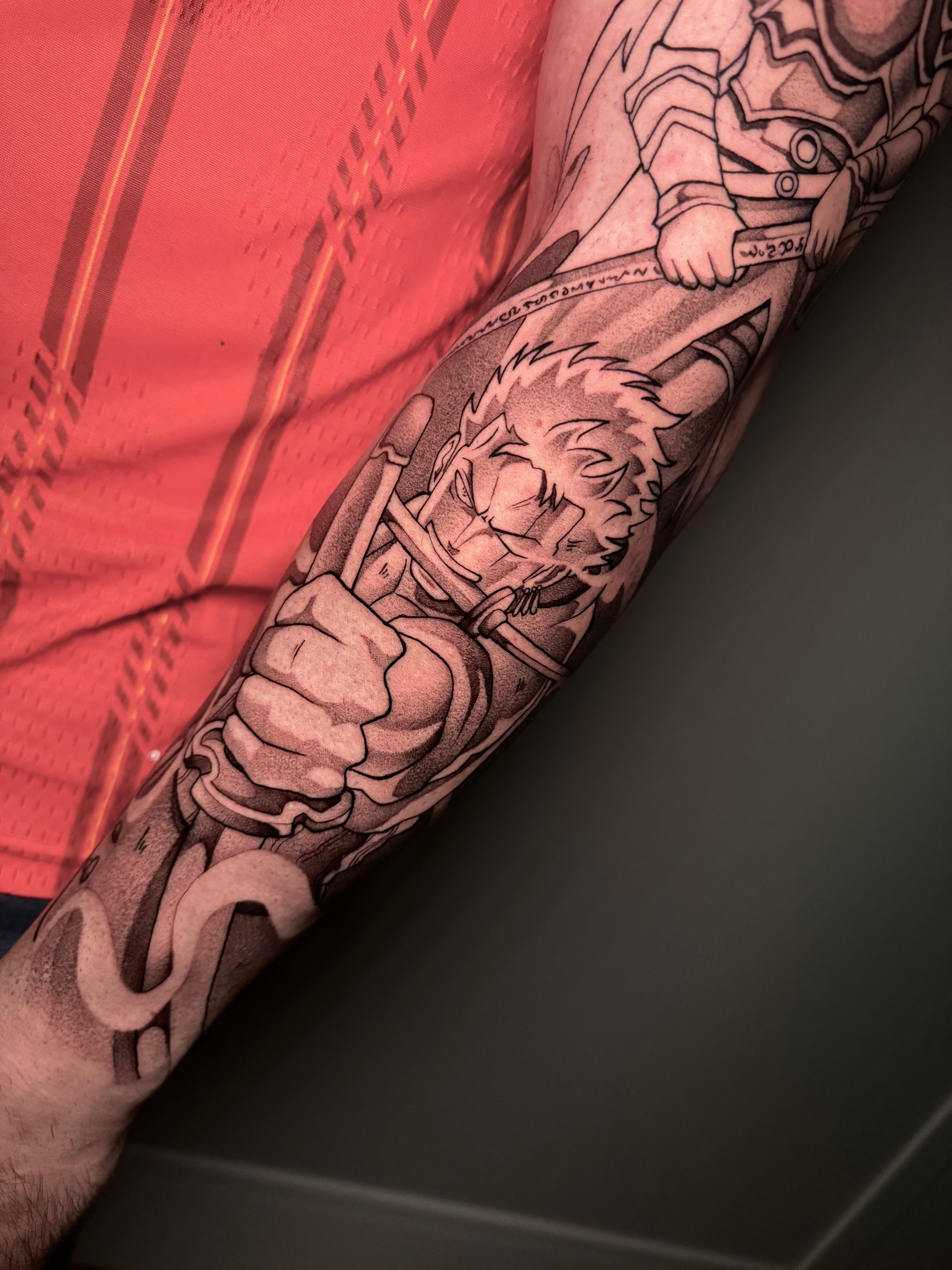 Tatuaje anime composición personalizada realizado en Madrid